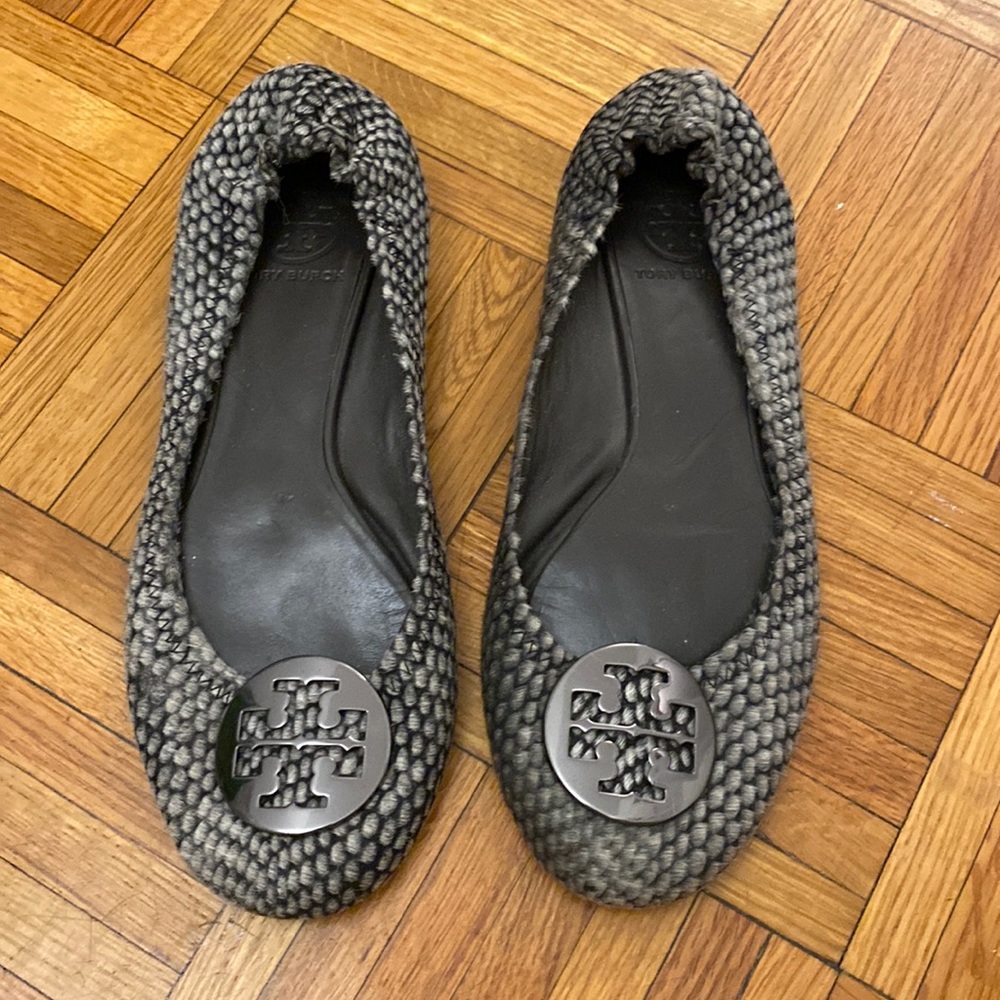 Tory Burch flat shoes are like new best color!!